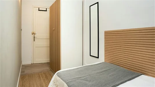 Rooms in Barcelona Eixample - photo 2