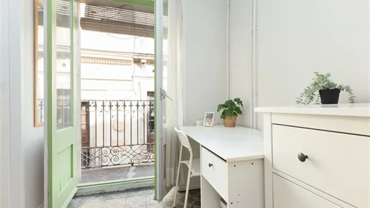 Rooms in Barcelona Ciutat Vella - photo 4