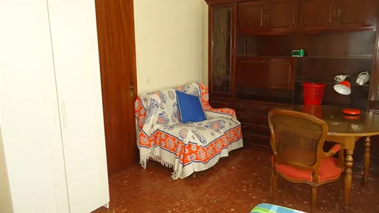 Rooms in Córdoba - photo 2