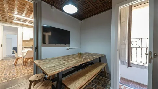 Rooms in Barcelona Ciutat Vella - photo 8