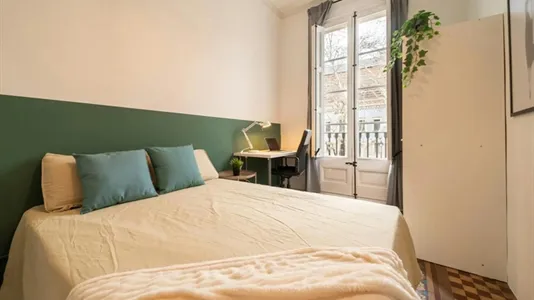 Rooms in Barcelona Eixample - photo 2