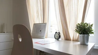 Room for rent in Milano Zona 8 - Fiera, Gallaratese, Quarto Oggiaro, Milan