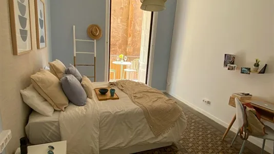 Rooms in Barcelona Ciutat Vella - photo 9