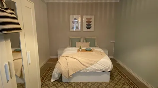 Rooms in Barcelona Ciutat Vella - photo 5