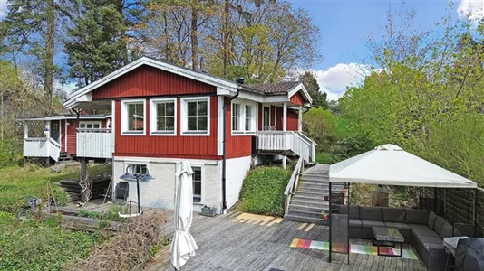 Houses in Lidingö - photo 1