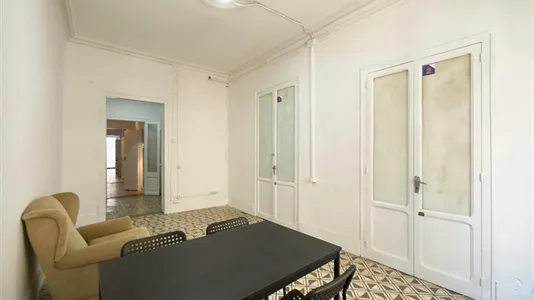 Rooms in Barcelona Ciutat Vella - photo 8
