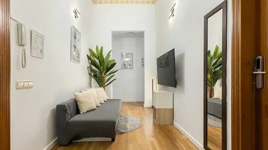 Rooms in Barcelona Ciutat Vella - photo 9