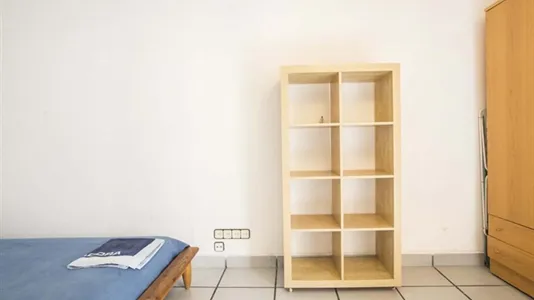 Rooms in Barcelona Ciutat Vella - photo 9