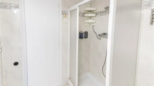 Rooms in Barcelona Eixample - photo 9