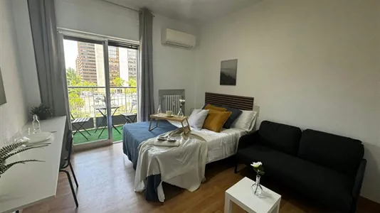Rooms in Madrid Centro - photo 1