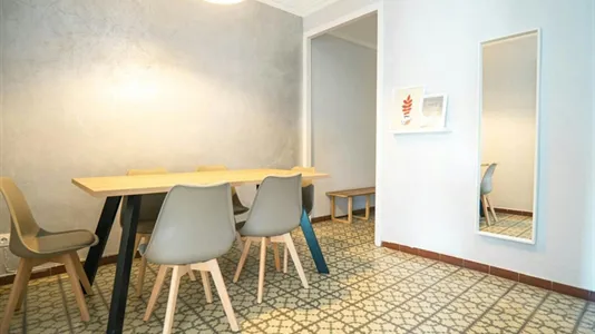 Rooms in Barcelona Eixample - photo 10