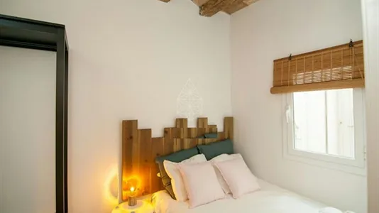 Apartments in Barcelona Ciutat Vella - photo 2
