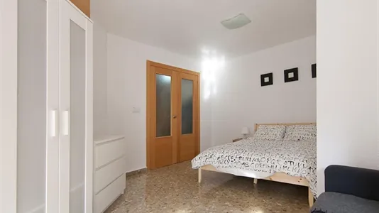Rooms in Valencia Extramurs - photo 5