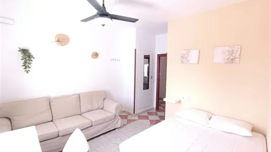 Rooms in Los Bermejales - photo 2