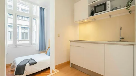 Rooms in Madrid Centro - photo 8