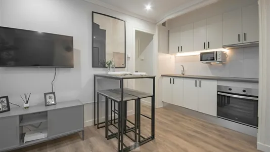 Rooms in Barcelona Sant Martí - photo 9