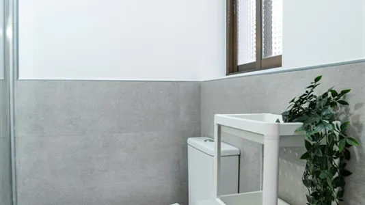 Rooms in Mislata - photo 7