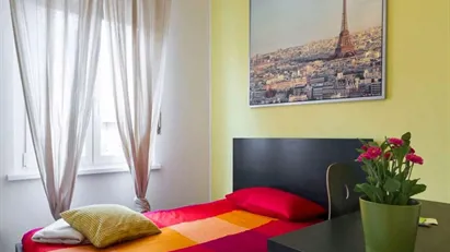 Room for rent in Milano Zona 8 - Fiera, Gallaratese, Quarto Oggiaro, Milan