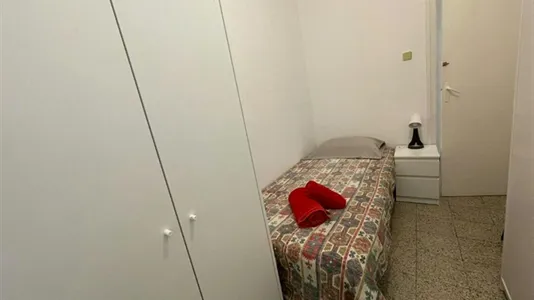 Rooms in Barcelona Sants-Montjuïc - photo 3