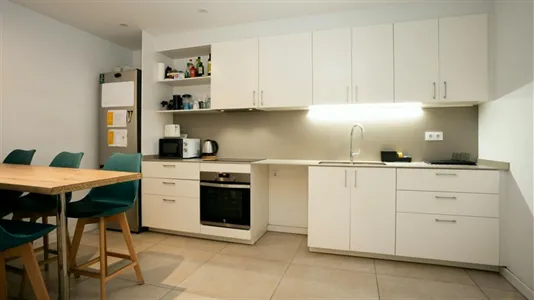 Rooms in Barcelona Ciutat Vella - photo 4