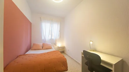 Rooms in Granada - photo 2