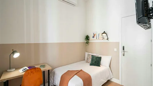 Rooms in Madrid Centro - photo 9