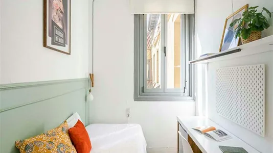 Rooms in Madrid Centro - photo 9