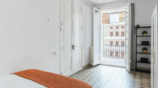 Rooms in Barcelona Eixample - photo 4