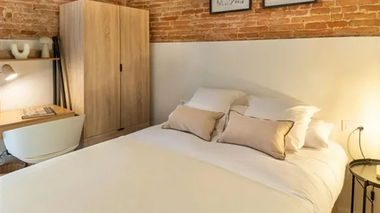 Rooms in Barcelona Ciutat Vella - photo 2