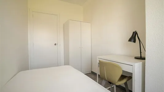 Rooms in Barcelona Sants-Montjuïc - photo 4