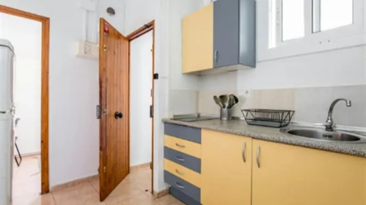 Rooms in Barcelona Ciutat Vella - photo 10