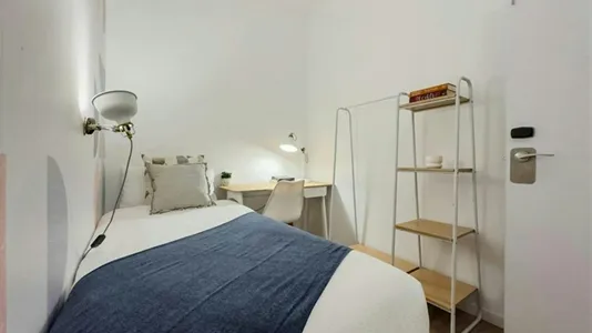 Rooms in Barcelona Ciutat Vella - photo 2