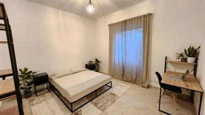 Room for rent in Roma Municipio VI – Roma Delle Torri, Rome