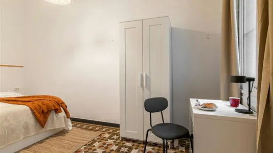 Rooms in Barcelona Ciutat Vella - photo 4