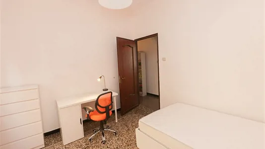 Rooms in Genoa - photo 3