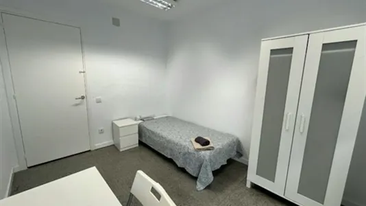 Rooms in Barcelona Eixample - photo 4