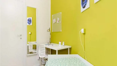 Room for rent in Milano Zona 6 - Barona, Lorenteggio, Milan