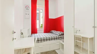 Room for rent in Milano Zona 6 - Barona, Lorenteggio, Milan