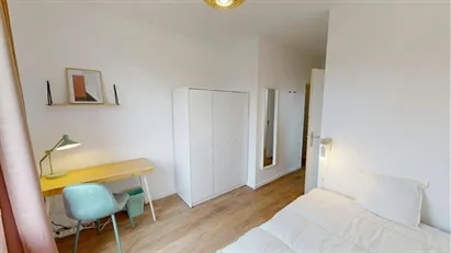Room for rent in Boulogne-Billancourt, Île-de-France