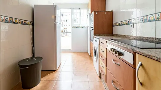 Rooms in Valencia Extramurs - photo 9