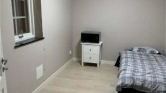 Rooms in Huddinge - photo 1