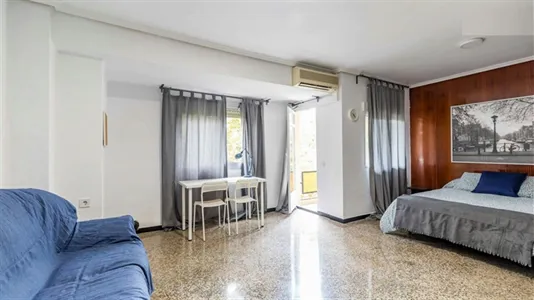 Rooms in Valencia L'Eixample - photo 2