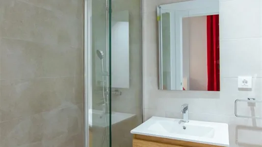 Rooms in Barcelona Ciutat Vella - photo 8