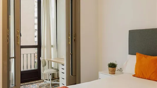 Rooms in Barcelona Eixample - photo 5