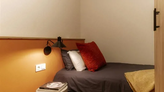 Rooms in Barcelona Ciutat Vella - photo 2