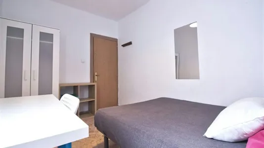 Rooms in el Camí de Vera - photo 1