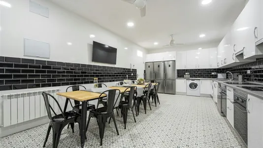 Rooms in Madrid Centro - photo 8