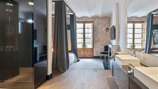 Apartments in Barcelona Ciutat Vella - photo 10