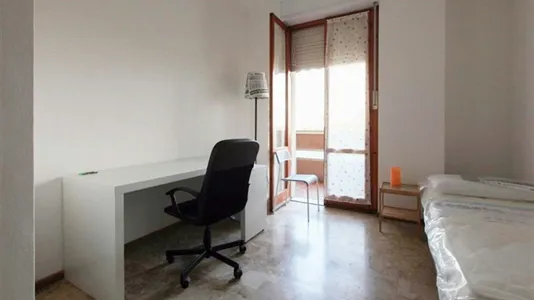 Rooms in Milano Zona 8 - Fiera, Gallaratese, Quarto Oggiaro - photo 2