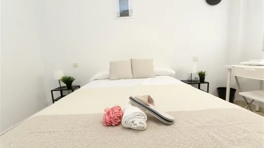 Rooms in Málaga - photo 4